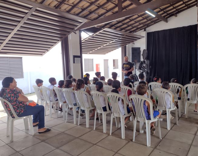 api-modulos/fotos/img/galeria_cat_culturais_490/490/13610/VISITA GUIADA POR GUSTAVO, ESCOLA MUNICIPAL PROF. MÉRCIA MARIA SILVA CHAVES, PROF. ELENIR, 15.04.2026 (2).jpg